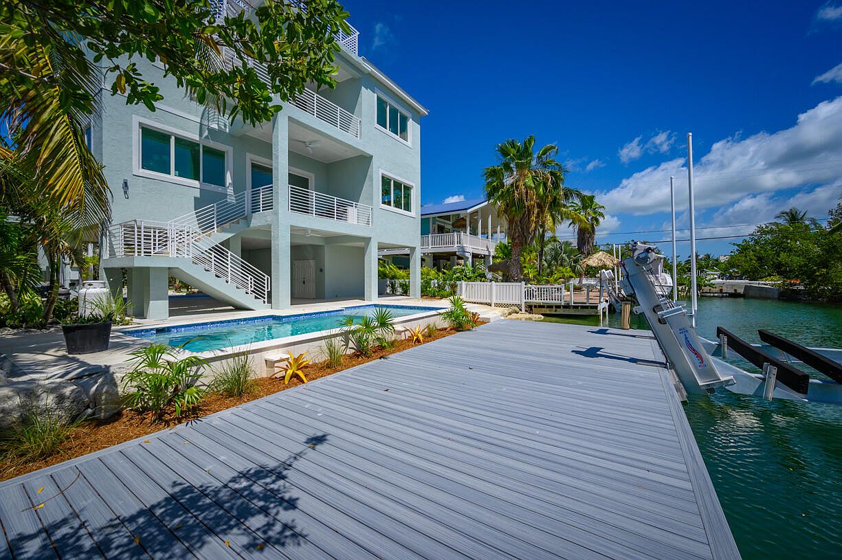 927 Gulf Drive5